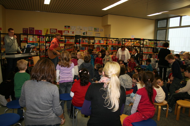 gal/2010/2010 Saitentwist Buecherei Borbeck 90 Jahre 18.11/2010 Saitentwist Buecherei Borbeck 90 Jahre 18.11. 124.jpg